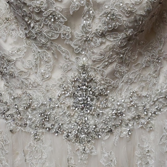 SOLD David Tutera for Mon Cheri - Picture 2 of 16